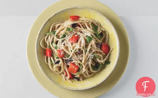 Linguine Com Pimentão Vermelho E Azeitonas Kalamata