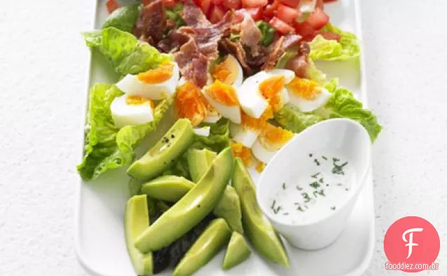 Salada Cobb com molho de Rancho de leitelho