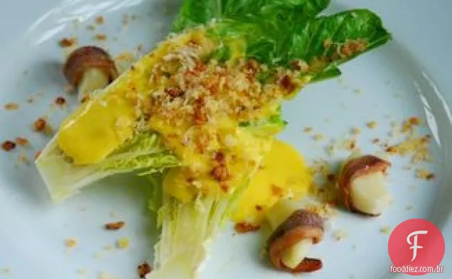 Salada Caesar com alho embrulhado em anchova e Sabayon de limão Salgado
