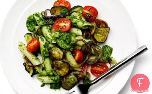 Massa Primavera com rúcula Pesto