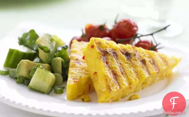 Polenta Griddled com milho e salsa verde