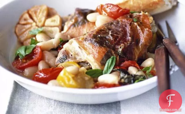 Frango italiano com presunto, manjericão e feijão