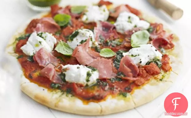 Pizzas de presunto e ricota com pesto