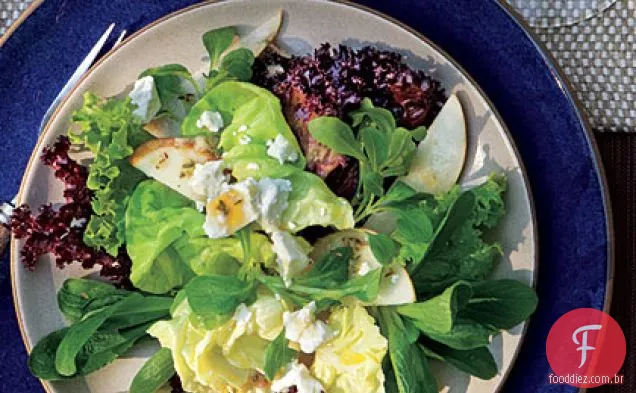Salada mista de alface, Pêra e queijo de cabra com molho cítrico