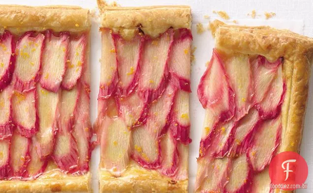 Torta de ruibarbo com esmalte laranja