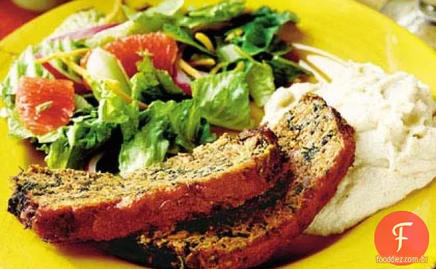 Bolo de carne com ervas e vegetais