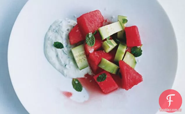 Melancia e pepino hortelã Tsatsiki salada