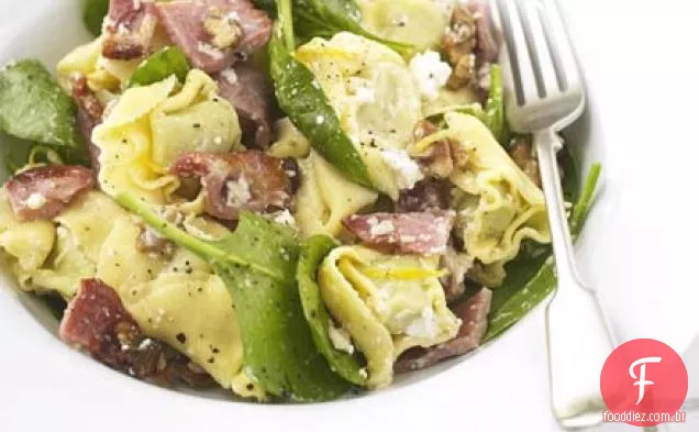Tortellini com ricota, espinafre e bacon