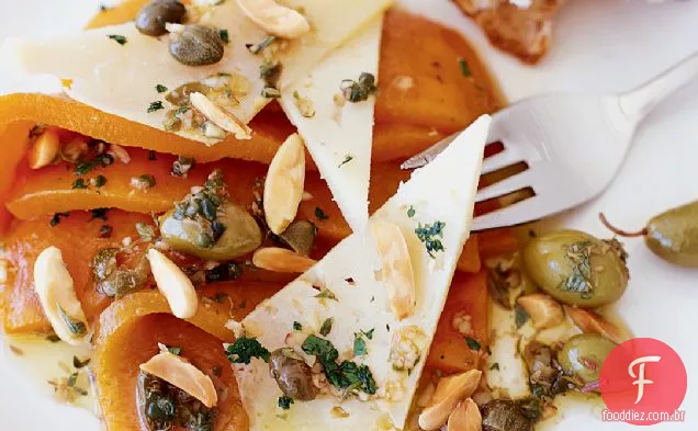 Salada de pimentão com Manchego e amêndoas