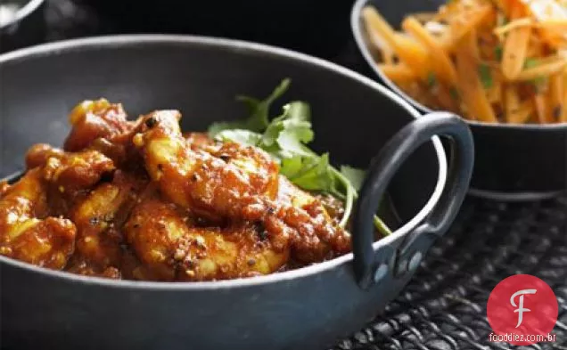 Camarão de uma panela e curry de tomate
