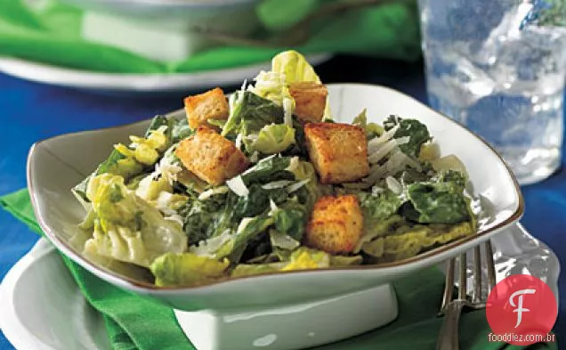 Salada Caesar cremosa com Croutons picantes