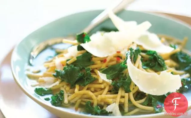 Sopa de macarrão integral com verduras e Parmesão