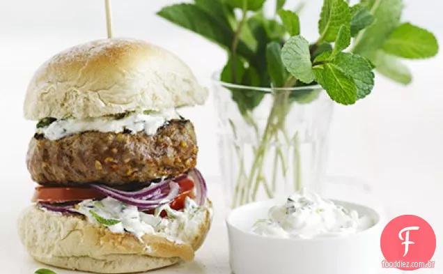 Hambúrgueres de cordeiro com tzatziki
