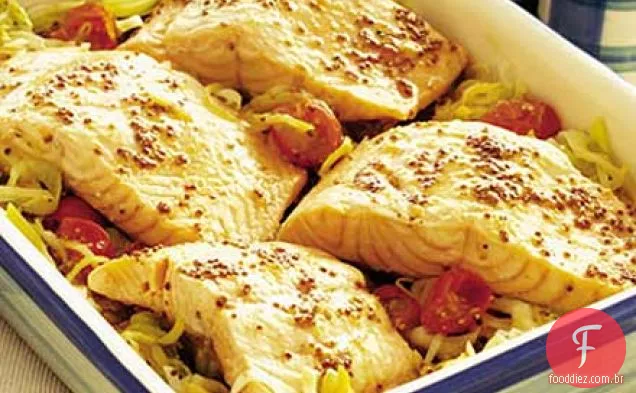 Salmão rápido e alho-poró um pote