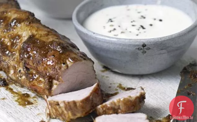 Carne de porco assada com cuscuz e iogurte de gengibre