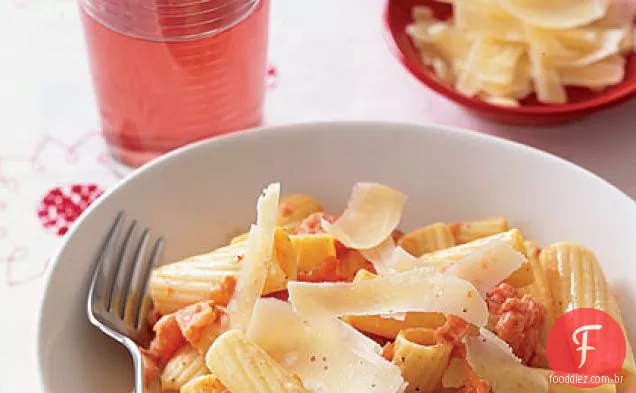 Rigatoni com tomate grelhado e creme