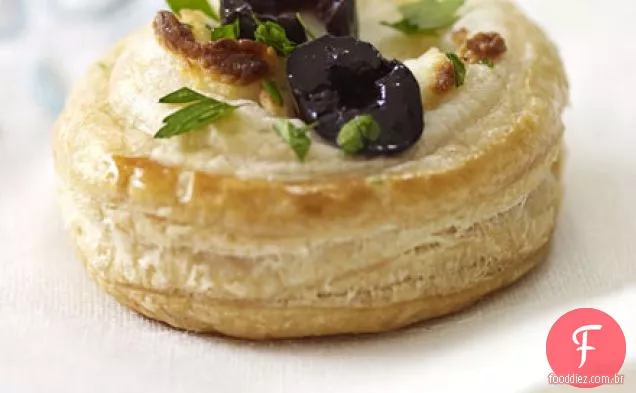 Tortinhas de queijo de azeitona e cabra pretas