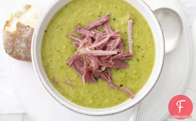 Sopa de presunto defumado com ervilha e ervilha verde