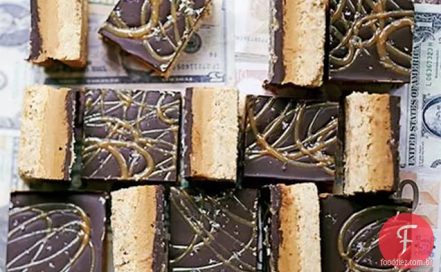 Caramelo salgado e manteiga de amendoim fatia do bilionário
