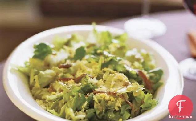 Salada Escarole com ovo picado e vinagrete de anchova