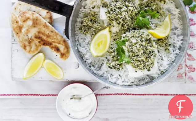 Tilápia cozida no vapor com pimenta verde e chutney de coco