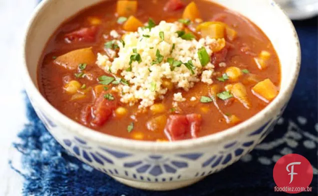 Tomate marroquino e sopa de grão de bico com cuscuz