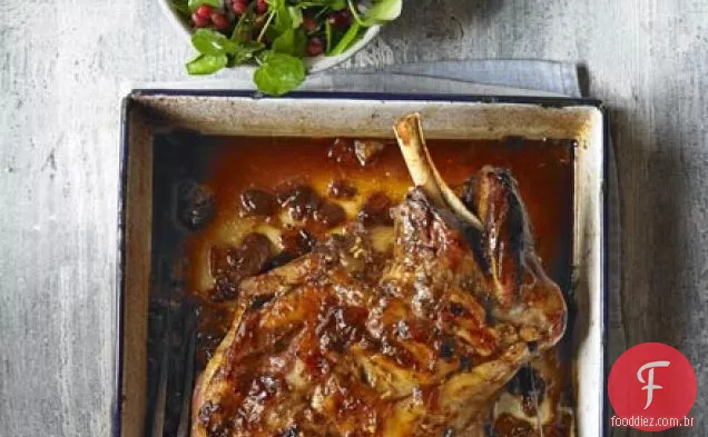 Cordeiro Persa assado lentamente com salada de romã