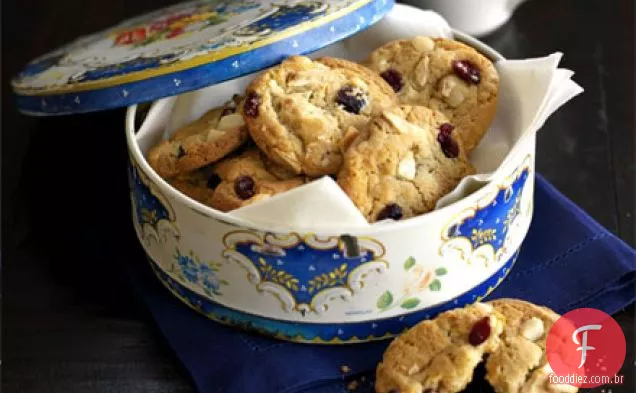Macadâmia & cranberry American cookies