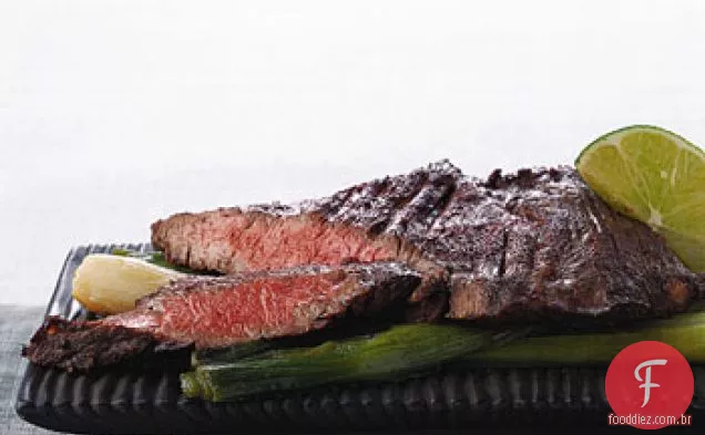 Bife de saia refogada com cebolinha refogada