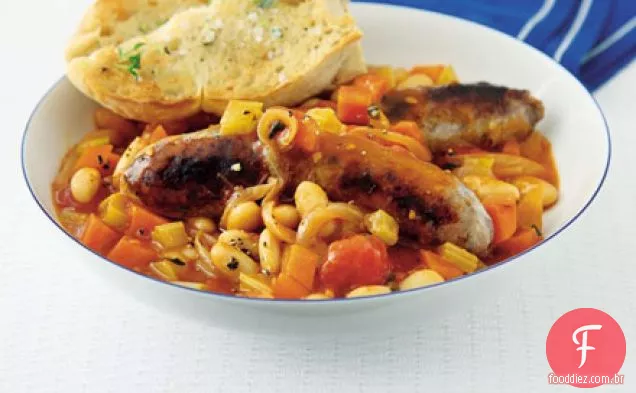 Caçarola de salsicha com pão de alho instantâneo