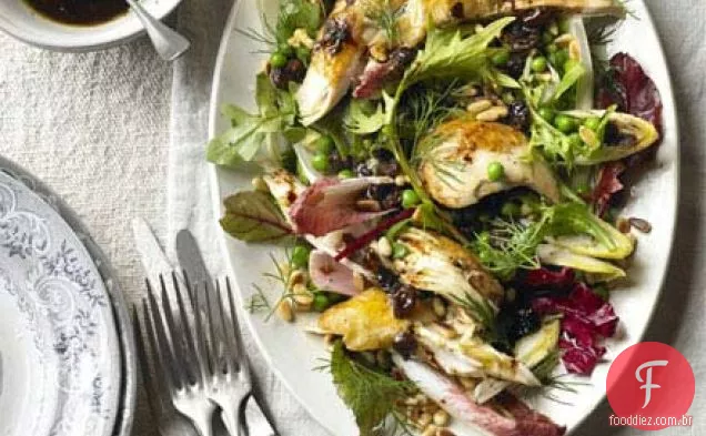 Frango quente e salada de chicória