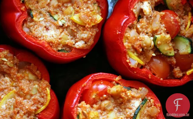 Cuscuz e pimentos recheados com queijo Feta