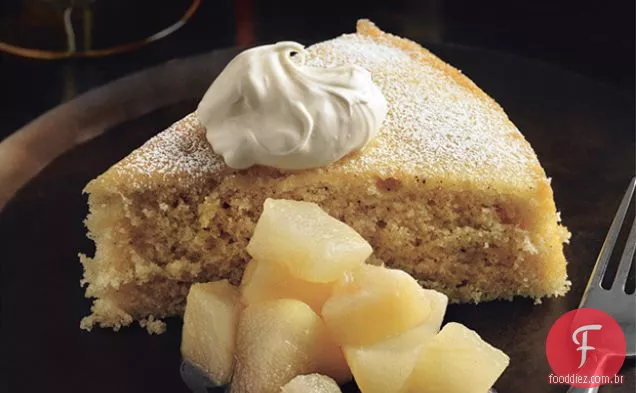 Bolo De Especiarias de leitelho com compota de Pêra e Crème Fraîche