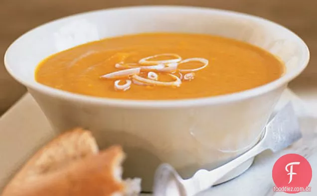 Cenoura com curry, batata-doce e sopa de gengibre