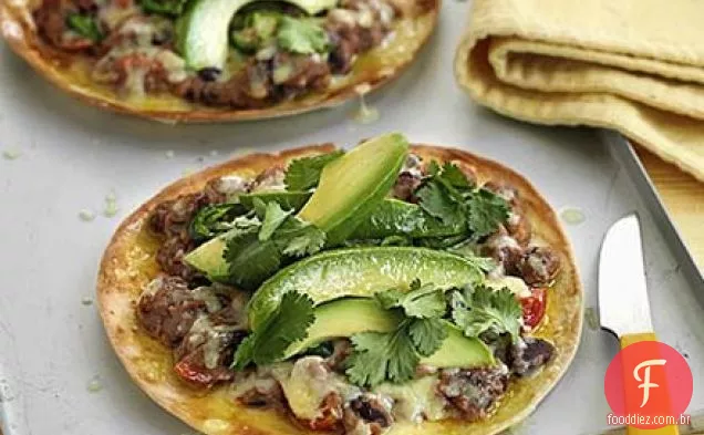 Feijão picante e abacate tostados