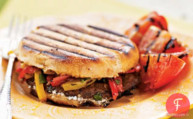 Portobello grelhado, pimentão e sanduíches de queijo de cabra