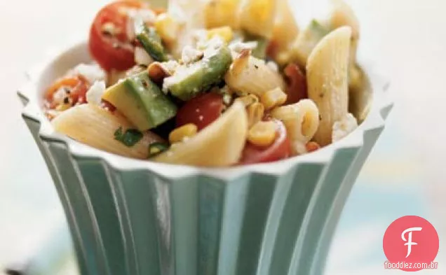 Penne com milho, Poblanos torrados, abacate e tomate