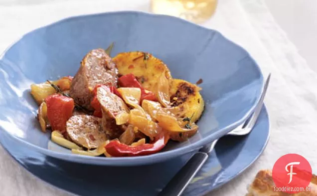 Salsicha e pimentas com polenta crocante