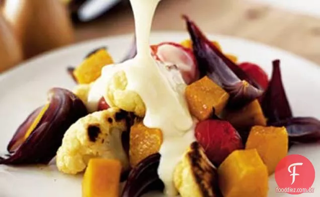Veg assado de inverno com molho de fondue