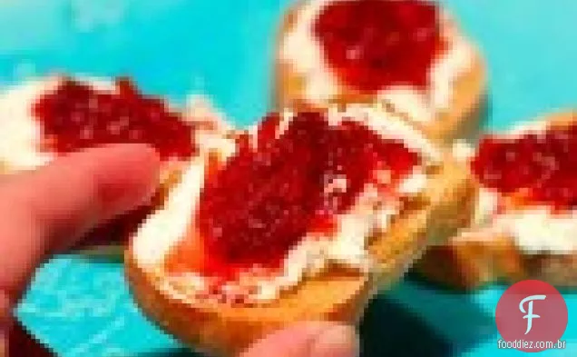 Crostini De Queijo De Cabra Com Laranja De Sangue E Marmelada De Pimenta Preta