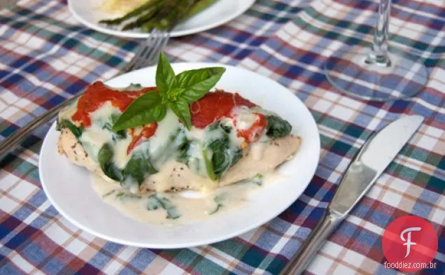 Peitos De Frango Com Mussarela, Espinafre E Pimenta Vermelha Assada
