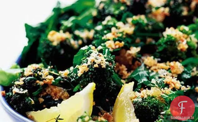 Broccoli brotando roxo com parmesão & migalhas herbed