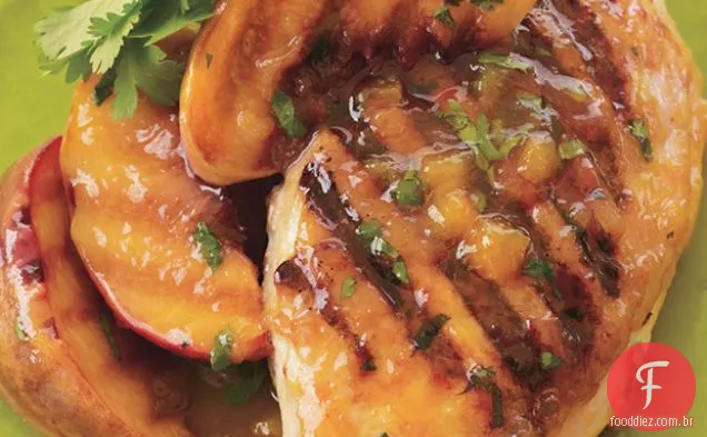 Frango grelhado e pêssegos com molho de Chipotle-pêssego