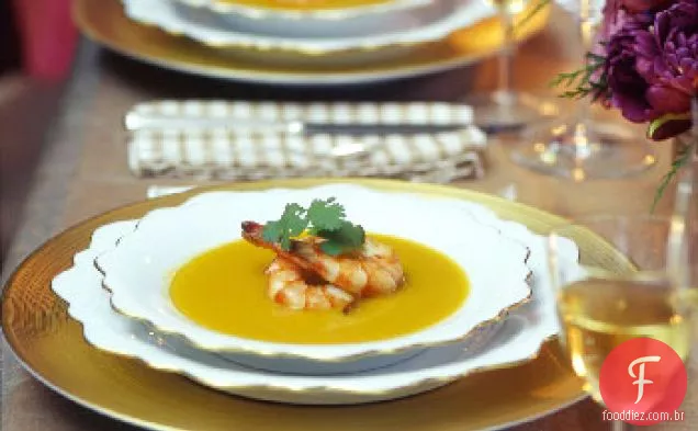 Sopa de abóbora com anis estrelado e camarão gengibre