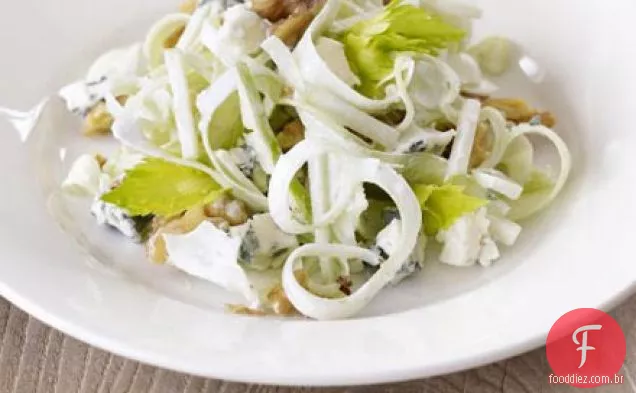 Aipo' corda ' queijo azul e salada de nozes