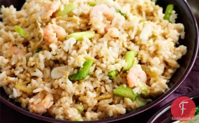 Arroz frito com ovo e gengibre