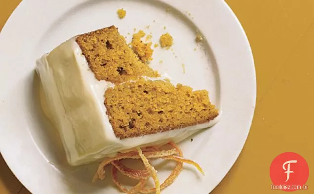 Bolo de camada de especiarias de abóbora com cobertura de caramelo e Cream Cheese