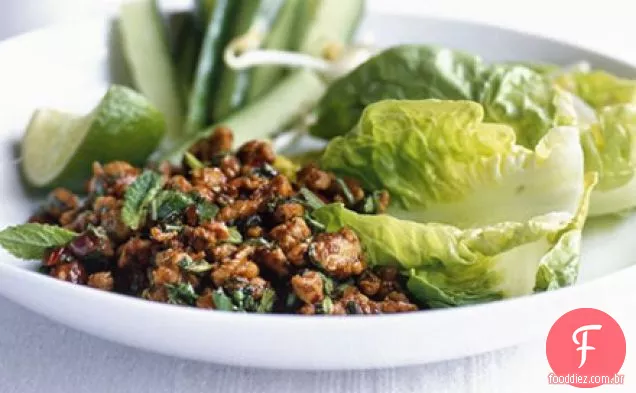 Salada de frango picada tailandesa