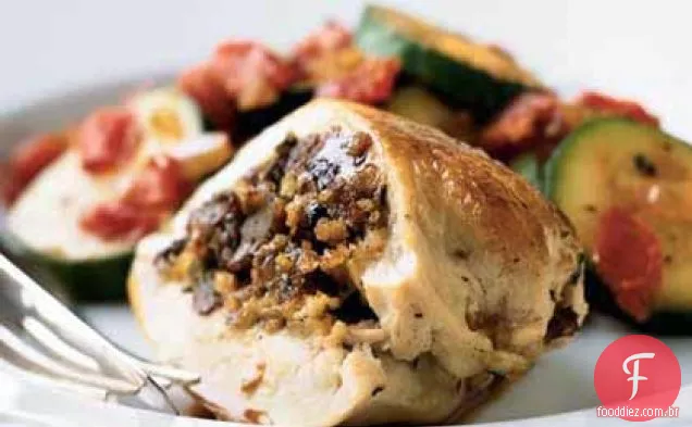 Peitos de frango recheados com linguiça italiana e Pão ralado