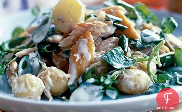 Salada nova quente de batata e cavala defumada